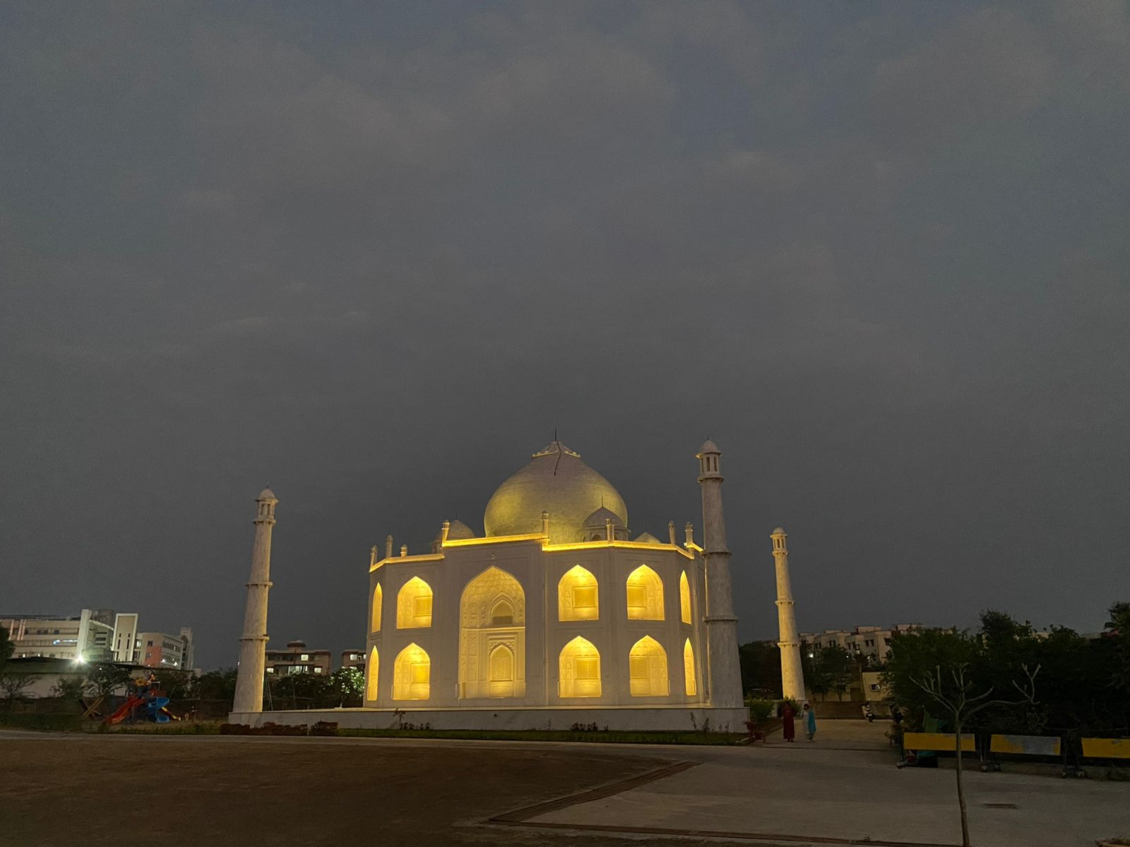 Indian businessman builds scale model Taj Mahal replica as home for his wife The Independent